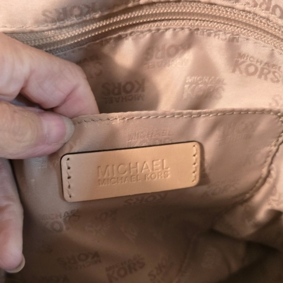 Michael Kors Elegant Raspberry Pink Handbag Preloved - Picture 7 of 9